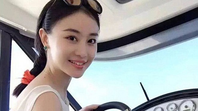 Sinh viên muốn học thêm giờ vì giảng viên quá xinh Sinh viên muốn học thêm giờ vì giảng viên quá xinh