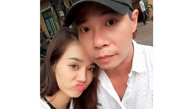 Công Lý lần đầu chia sẻ về bạn gái mới Công Lý đăng ảnh bạn gái trên trang cá nhân. Ảnh: FBNV.