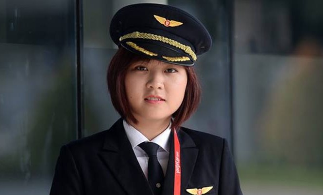 Cô gái Sài thành trở thành nữ phi công trẻ tuổi nhất Việt Nam Tuyết Dung - một trong hai nữ phi công 9X đầu tiên của Việt Nam
