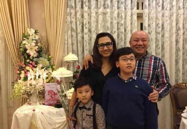 Những điều ít biết về gia đình 'kín tiếng' của BTV Vân Anh BTV Vân Anh bất ngờ xin nghỉ việc ở VTV.