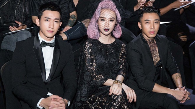 Angela Phương Trinh gây bất ngờ với tóc tím bên người tình soái ca Angela Phương Trinh gây bất ngờ với tóc tím bên người tình soái ca