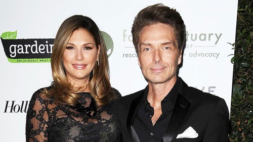 Richard Marx khống chế hành khách gây gổ trên chuyến bay rời Việt Nam Richard Marx và vợ, Daisy Fuentes.