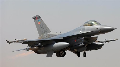 Quân đội Mỹ bị nghi không thông báo hàng nghìn cuộc không kích Chiến đấu cơ F-16 của không quân Mỹ. Ảnh: AP