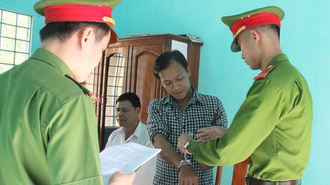 Tài xế xe của bệnh viện tông chết người rồi bỏ chạy Tài xế xe của bệnh viện tông chết người rồi bỏ chạy