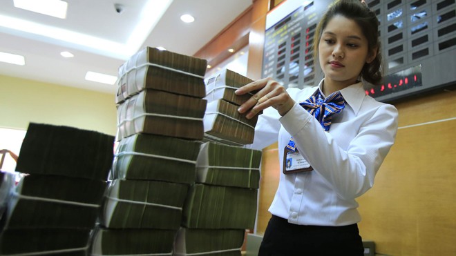 Lãi suất cảnh báo khó bề giữ yên ! Lãi suất cảnh báo khó bề giữ yên !