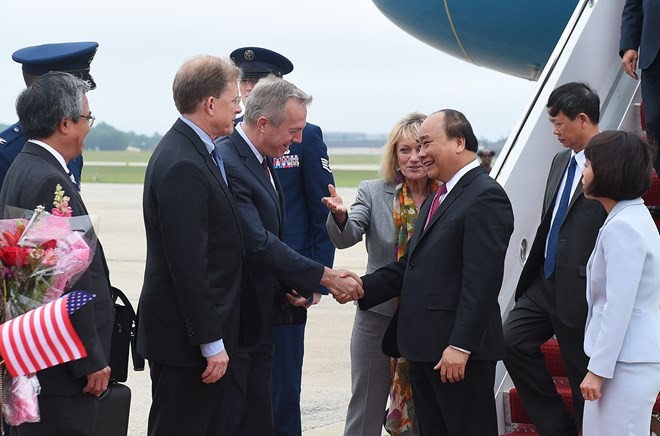 Thủ tướng Nguyễn Xuân Phúc rời New York đến Washington Lễ đón Thủ tướng Nguyễn Xuân Phúc tại sân bay quân sự St. Andrews, Washington, Hoa Kỳ. (Ảnh: VGP/Quang Hiếu)