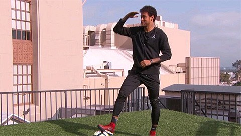 Tròn mắt xem Neymar phô diễn khả năng đá phạt siêu dị Tròn mắt xem Neymar phô diễn khả năng đá phạt siêu dị