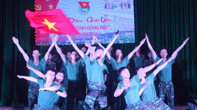 Tình đồng đội nơi Đoàn Cận vệ thép Những tiết mục văn nghệ “cây nhà lá vườn” đậm chất lính trẻ của đoàn viên Liên chi đoàn Tiểu đoàn 1
