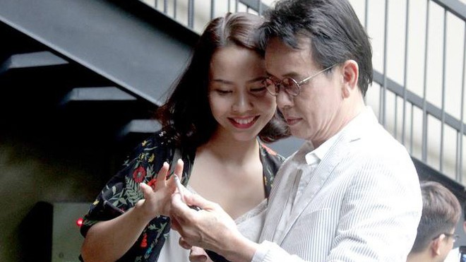 Nhạc sĩ Đức Huy nói về vợ kém 44 tuổi và chuyện có con ở tuổi 70 Nhạc sĩ Đức Huy nói về vợ kém 44 tuổi và chuyện có con ở tuổi 70