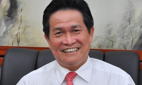 Ông Đặng Văn Thành: Làm điện mặt trời cũng như lắp… giá phơi bánh tráng Ông Đặng Văn Thành tự tin vào khả năng làm điện mặt trời của Thành Thành Công và triển vọng của lĩnh vực năng lượng này tại Việt Nam trong tương lai.