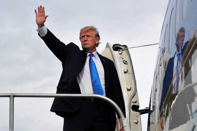 Hé lộ hơn 18 giờ dẫn đoàn Tổng thống Donald Trump tại Hà Nội Tổng thống Donald Trump đến Việt Nam trong năm đầu tiên cầm quyền, đây là khác biệt so với các Tổng thống Mỹ tiền nhiệm của công (ảnh: Reuters)