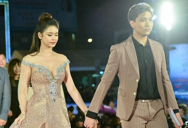 Thực hư Tim - Trương Quỳnh Anh tránh tiếp xúc khi chơi chung gameshow Được xem là đôi uyên ương như hình với bóng trong các game show nhưng lần này Tim và Trương Quỳnh Anh không vào chung một đội. Đây là một điều hiếm thấy, khiến nhiều người nghi vấn.