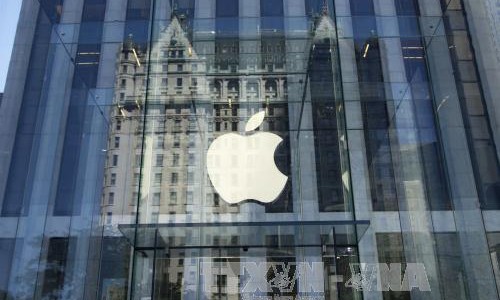 Apple đối mặt với vụ kiện của hàng chục nghìn khách hàng tại Hàn Quốc Biểu tượng Apple tại một đại lý ở New York, Mỹ. Ảnh: AFP/TTXVN