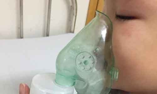 Trẻ thở khò khè: Khi nào nên đưa con đi khám? Khò khè là dấu hiệu đầu tiên của rất nhiều bệnh hô hấp, do đó, cha mẹ nên chú ý. Ảnh: BSCC.