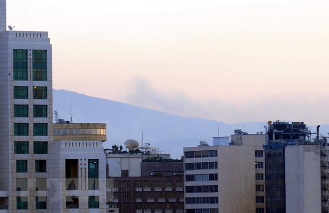 Bộ Ngoại giao khuyến cáo công dân Việt Nam về tình hình Syria Khói bốc lên tại thủ đô Damascus sau đợt tấn công của liên quân Mỹ- Anh- Pháp nhằm vào Syria ngày 14/4. (Nguồn: THX/ TTXVN)