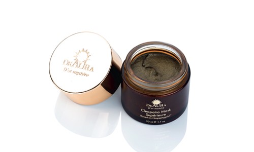 Bạn có bao giờ muốn lướt thật nhanh qua chiếc gương? Vàng nano 24k được Deaura tinh tế gửi gắm trong sản phẩm