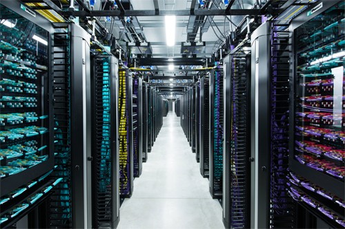 Google, Facebook đang lưu trữ dữ liệu thế nào? Bên trong một trung tâm dữ liệu của Facebook.