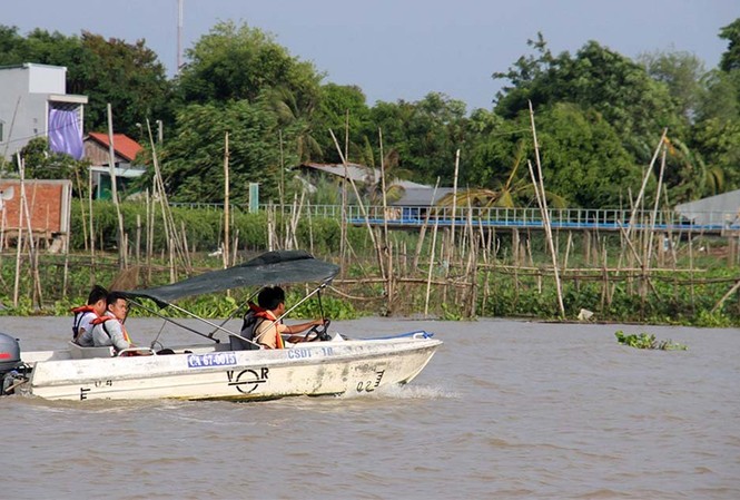 Tìm thấy thi thể đại uý công an sau 1 tuần mất tích Sau khi xảy ra vụ việc, lực lượng chức năng được huy động tìm kiếm. Ảnh: Công an