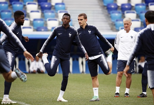 MÁCH NƯỚC WORLD CUP: Pháp - Uruguay chọn kèo ít bàn thắng Các cầu thủ Pháp tập luyện trước trận đấu