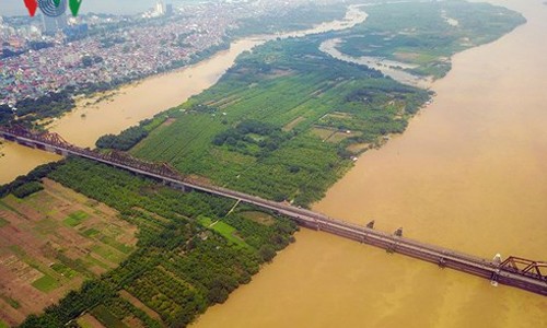 Đề xuất xây cáp treo qua sông Hồng để giảm ùn tắc: Không khả thi Khu vực cầu Long Biên, nơi có cáp treo đi qua như đề xuất.