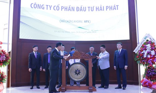 Hải Phát chính thức niêm yết tại sở giao dịch chứng khoán TP.HCM Ông Đỗ Quý Hải – Chủ tịch HĐQT, kiêm Tổng Giám đốc Công ty Cổ phần Đầu tư Hải Phát thực hiện nghi thức gõ cồng đánh dấu cổ phiếu HPX chính thức niêm yết trên Sàn Giao dịch chứng khoán TP.HCM600