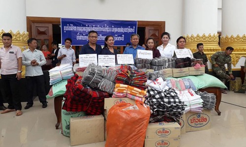 15 bác sĩ Việt Nam đến Lào thăm khám cho nạn nhân vụ vỡ đập Nhiều đơn vị hỗ trợ lương thực, thực phẩm, quần áo, thuốc men cho các nạn nhân vụ vỡ đập Xe-Pian Xe-Namnoy. Ảnh: NVCC.