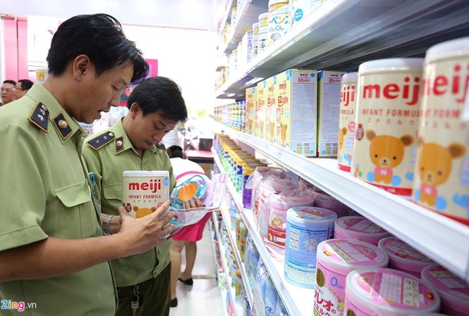 7 câu hỏi trong cuộc khủng hoảng của Con Cưng Cơ quan chức năng xác định Con Cưng cũng có dấu hiệu vi phạm về nhãn hàng hóa và nguồn gốc xuất xứ. Ảnh: Lê Quân.
