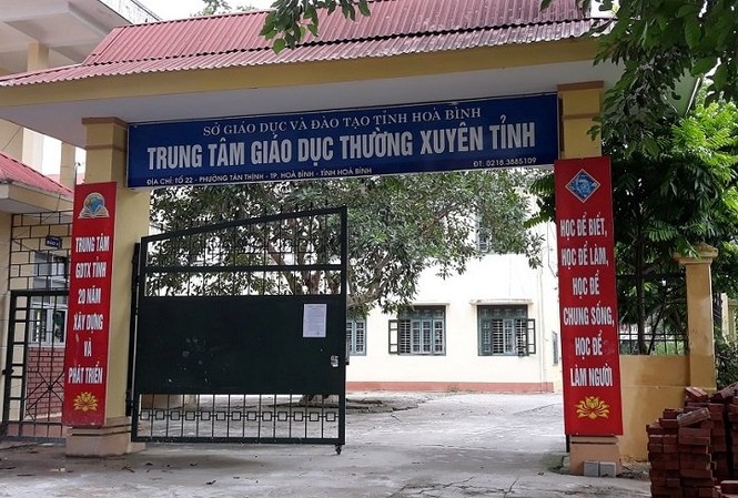 Nhiều chiến sĩ nghĩa vụ ở Hòa Bình có điểm thi THPT quốc gia cao Trung tâm Giáo dục thường xuyên tỉnh Hòa Bình, nơi có đến 116 thí sinh là các chiến sĩ nghĩa vụ (chiếm hơn nửa tổng số đối tượng này của tỉnh Hòa Bình) dự thi THPT quốc gia 2018. Ảnh: Thanh Hùng.