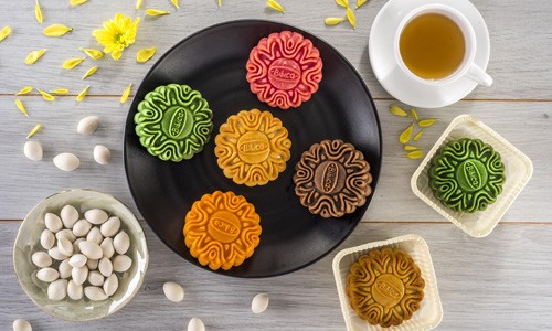 Bánh trung thu tự nhiên: Xu hướng tiêu dùng được ưa chuộng Bánh trung thu tự nhiên với màu vỏ bánh được làm từ các loại rau củ - quả