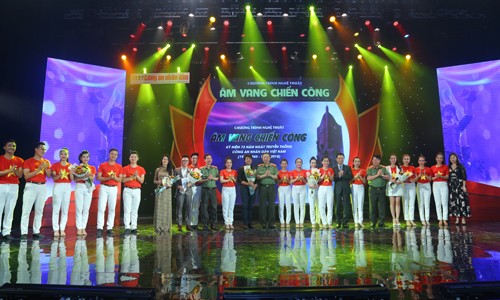 'Âm vang chiến công': Truyền lửa tự hào, vọng mãi những chiến công 'Âm vang chiến công': Truyền lửa tự hào, vọng mãi những chiến công