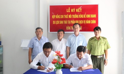 Sao Mai trên thiên đường xanh ngập nước An Giang Tourimex ký kết hợp đồng với Ban Quản lý rừng phòng hộ, đặc dụng tỉnh An Giang về việc thuê phân khu dịch vụ hành chính rừng tràm Trà Sư