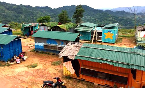 'Ký túc xá' bằng container của học sinh miền núi Quảng Ngãi "Làng container" ở xã Trà Lãnh, huyện Tây Trà, Quảng Ngãi. Ảnh: Thạch Thảo.