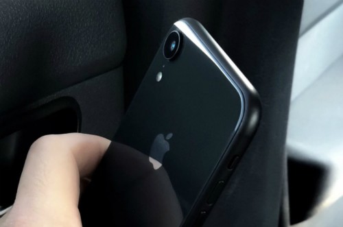 iPhone Xc giá thấp lộ ảnh sát ngày ra mắt Khung viền iPhone Xc không bóng như ở iPhone X hay Xs, Xs Max sắp ra mắt. Ảnh: iphonesru