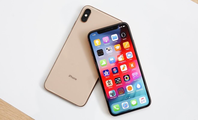 iPhone XS và XS Max gặp lỗi vào mạng chậm Nhiều người dùng cho biết iPhone XS và XS Max kết nối chậm hơn hẳn so với những thiết bị họ đã từng sử dụng. Ảnh: Engadget.