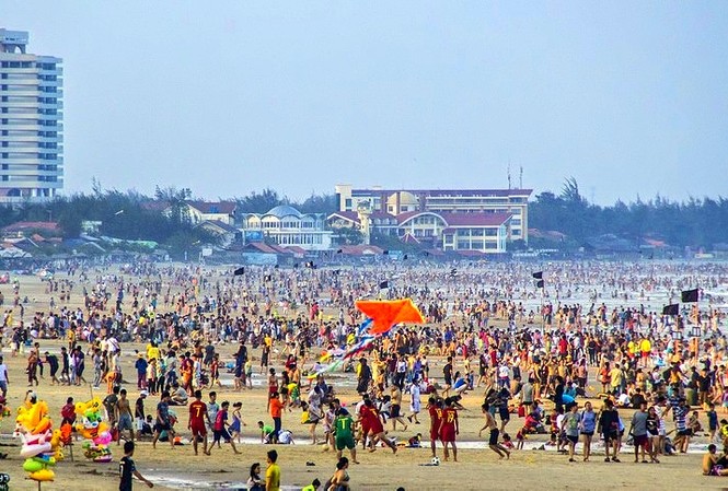 Bà Rịa Vũng Tàu: Nhà đầu tư 'giành' đất xây dựng Bãi Trước, bãi Sau quá tải vào những ngày cuối tuần