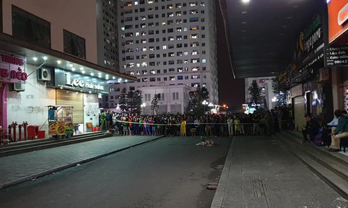 Mẹ ném con từ tầng 31: Hài nhi được đưa về chùa chôn cất Hiện trường vụ việc.