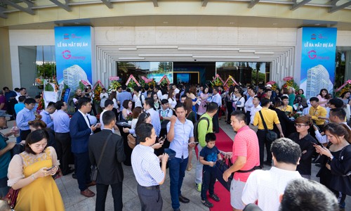 Bùng nổ giao dịch tại lễ ra mắt Vũng Tàu Gateway Hơn 1700 khách hàng và nhà đầu tư tham dự, với 1000 căn hộ được đặt mua chỉ sau 1 giờ mở bán, là những con số ấn tượng trong "Lễ ra mắt dự án Vũng Tàu Gateway"