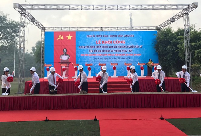 Khởi công đường Cổ Linh kéo dài, BĐS Long Biên “sục sôi” Sáng ngày 6/11 các đại biểu thực hiện nghi thức khởi công xây dựng tuyến đường Cổ Linh kéo dài, nối từ đường Nguyễn Văn Cừ đến hết khu tái định cư phường Ngọc Thụy.