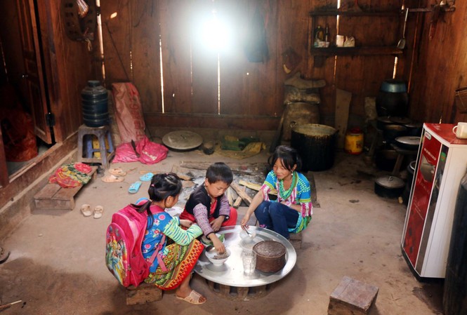 Sơn La: 97,6% hộ dân ở Yên Châu đã được sử dụng điện lưới quốc gia Có điện, đời sống học tập và sinh hoạt được nâng cao