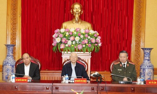 Lãnh đạo Nhà nước dự Hội nghị Thường vụ Đảng ủy Công an Trung ương Tổng Bí thư, Chủ tịch nước Nguyễn Phú Trọng, Thủ tướng Chính phủ Nguyễn Xuân Phúc và Bộ trưởng Bộ Công an Tô Lâm dự Hội nghị. (Ảnh: Trí Dũng/TTXVN)