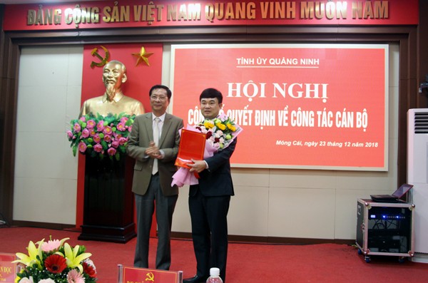 Công bố quyết định của Ban Bí thư Trung ương Đảng về công tác cán bộ Công bố quyết định của Ban Bí thư Trung ương Đảng về công tác cán bộ