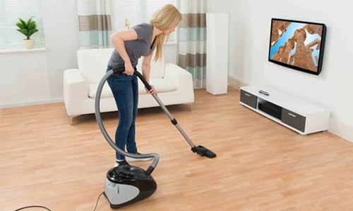 Máy hút bụi thời nay có thể giúp nhà bạn sạch đến mức nào? Ở một số dòng máy, công nghệ hút xoáy cyclonic còn giúp khử mùi, mang đến cho gia đình bạn không khí trong lành, sạch sẽ.