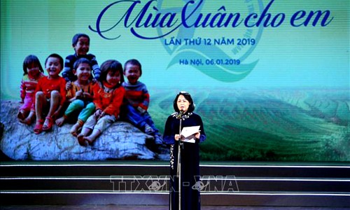 Phó chủ tịch nước gặp gỡ các doanh nghiệp có nhiều đóng góp vì trẻ em Phó Chủ tịch nước Đặng Thị Ngọc Thịnh phát biểu khai mạc chương trình