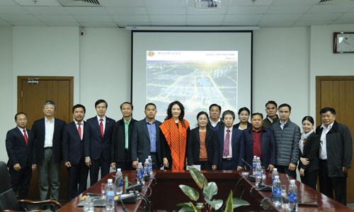 Tổng Kiểm toán Lào mời Tập đoàn Nam Cường thăm và đầu tư dự án tại Lào Chủ tịch Tập đoàn Nam Cường - Bà Lê Thị Thúy Ngà cùng ban Lãnh đạo tiếp đón đoàn Tổng Kiểm toán Nhà nước và Tổng Kiểm toán Lào