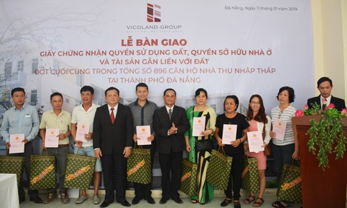 Doanh nghiệp đầu tiên bàn giao hết sổ đỏ nhà ở xã hội Doanh nghiệp đầu tiên bàn giao hết sổ đỏ nhà ở xã hội