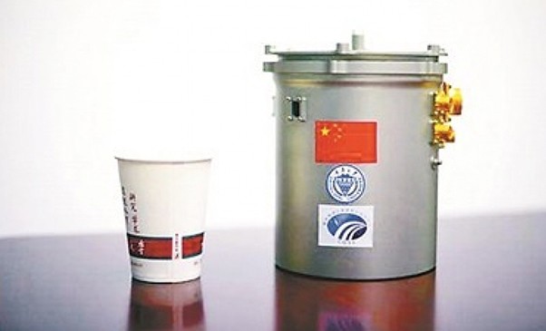 Trung Quốc tham vọng trồng hoa trên Mặt Trăng Hộp chứa trứng tằm và hạt giống cây mà Trung Quốc đưa lên Mặt Trăng. Ảnh: SCMP