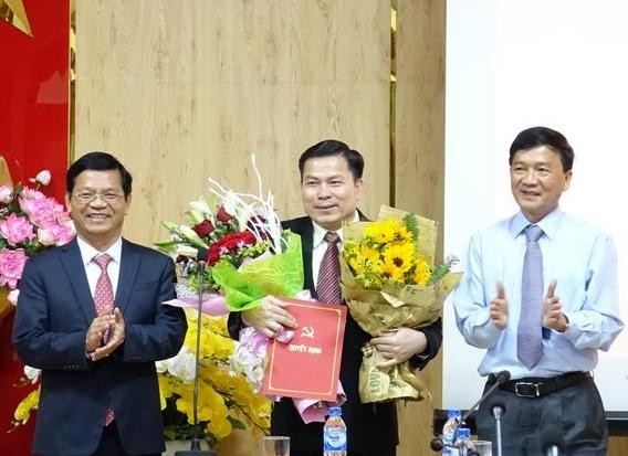 Công bố quyết định nhân sự của Ban Bí thư Trung ương Đảng Công bố quyết định nhân sự của Ban Bí thư Trung ương Đảng