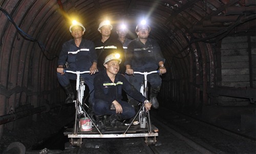 Xe đạp trong lò cho công nhân Xe đạp trong lo giảm bớt thời gian đi lại của công nhân