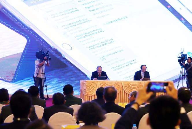 Văn phòng Chính phủ tiên phong ứng dụng CNTT vào quản lý hồ sơ Ngày 12/3/2019, Thủ tướng Chính phủ Nguyễn Xuân Phúc đã trực tiếp ký ban hành văn bản điện tử trên hệ thống Quản lý văn bản và Hồ sơ công việc do Viettel triển khai