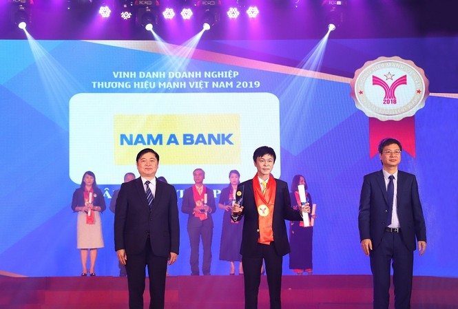 5 năm đạt thương hiệu mạnh, Nam A Bank ngày càng khẳng định vị thế Ông Nguyễn Hữu Thắng – Phó Giám đốc Nam A Bank Hà Nội vinh dự nhận giải thưởng Thương hiệu mạnh Việt Nam 2019.